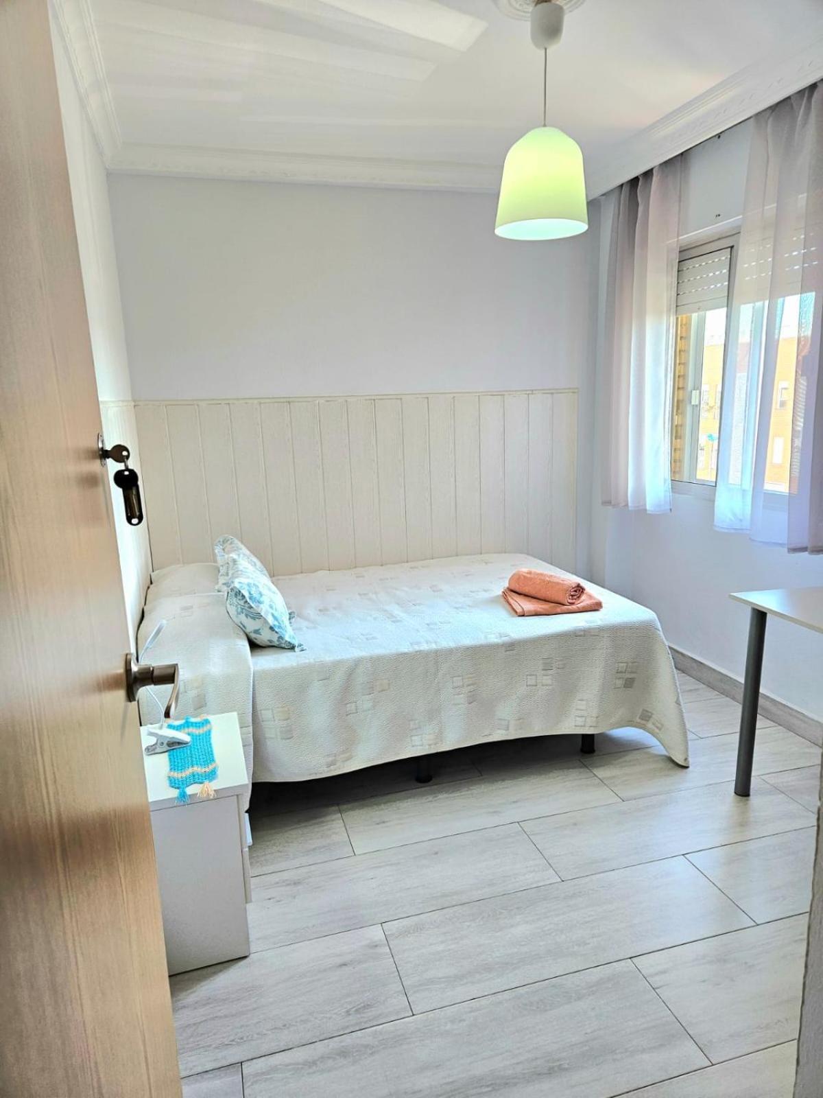 Habitacion Privada A 15 Min De La Playa/Piso Hotel Huelva Exterior photo